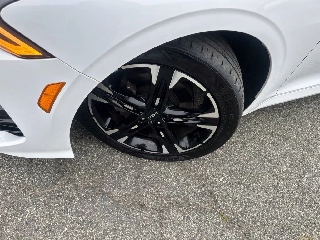 Used 2023 White Kia GT-Line image 2