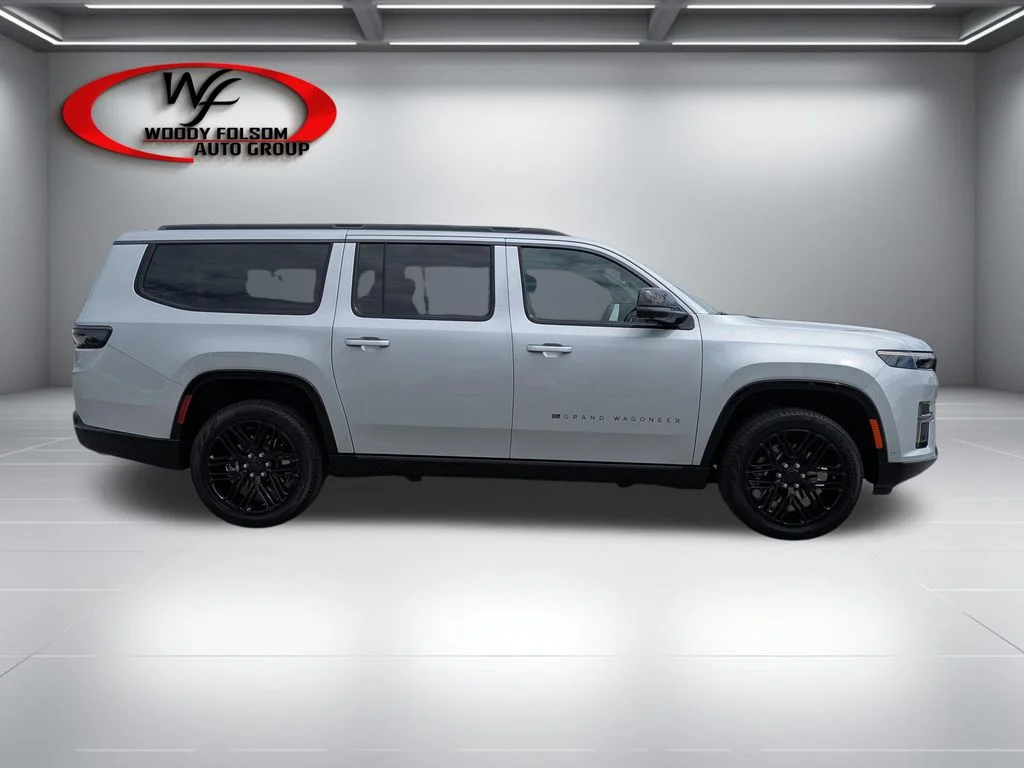 New 2026 Silver-Zynith Exterior Paint Jeep Limited Reserve image 4