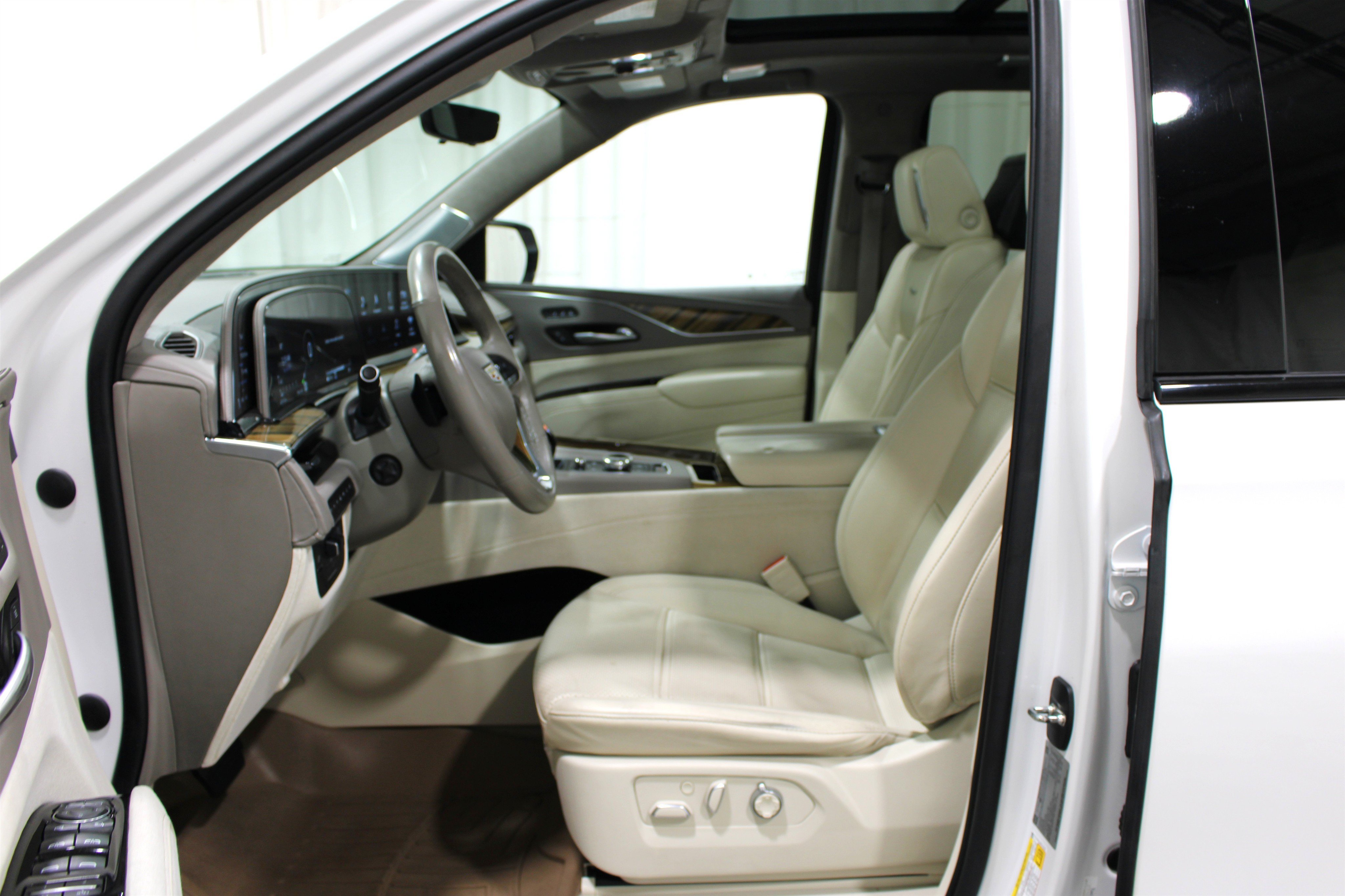 Used 2023 Crystal White Tricoat Cadillac 4WD Sport Platinum image 3