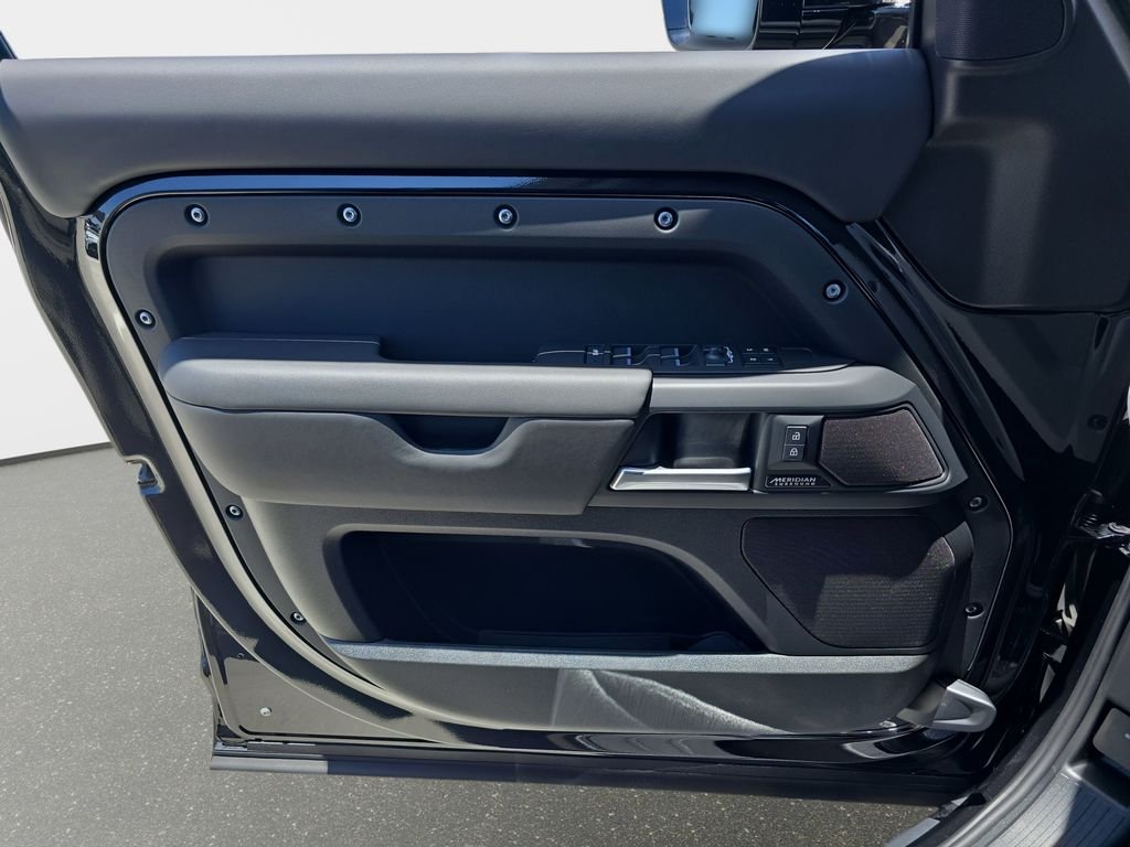 New 2026 Santorini Black Land Rover X-Dynamic SE image 27