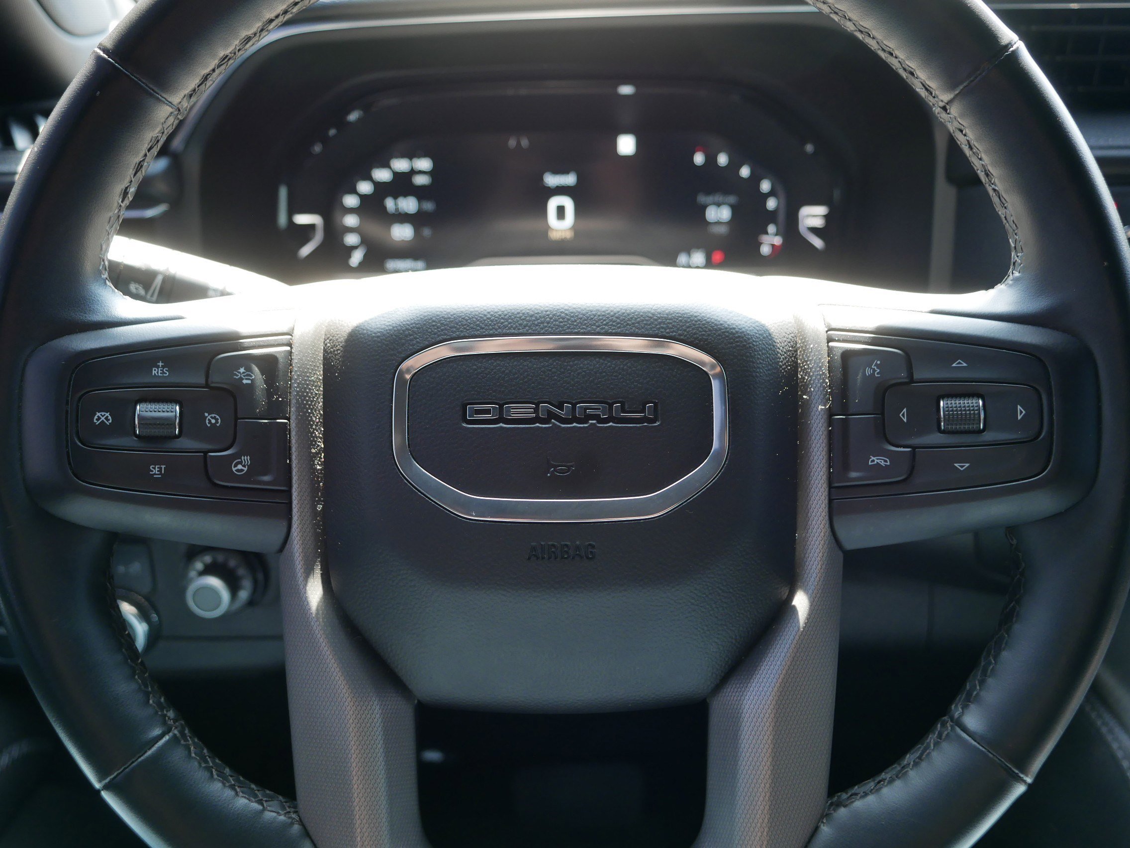 2023 GMC Yukon Denali - Photo 25