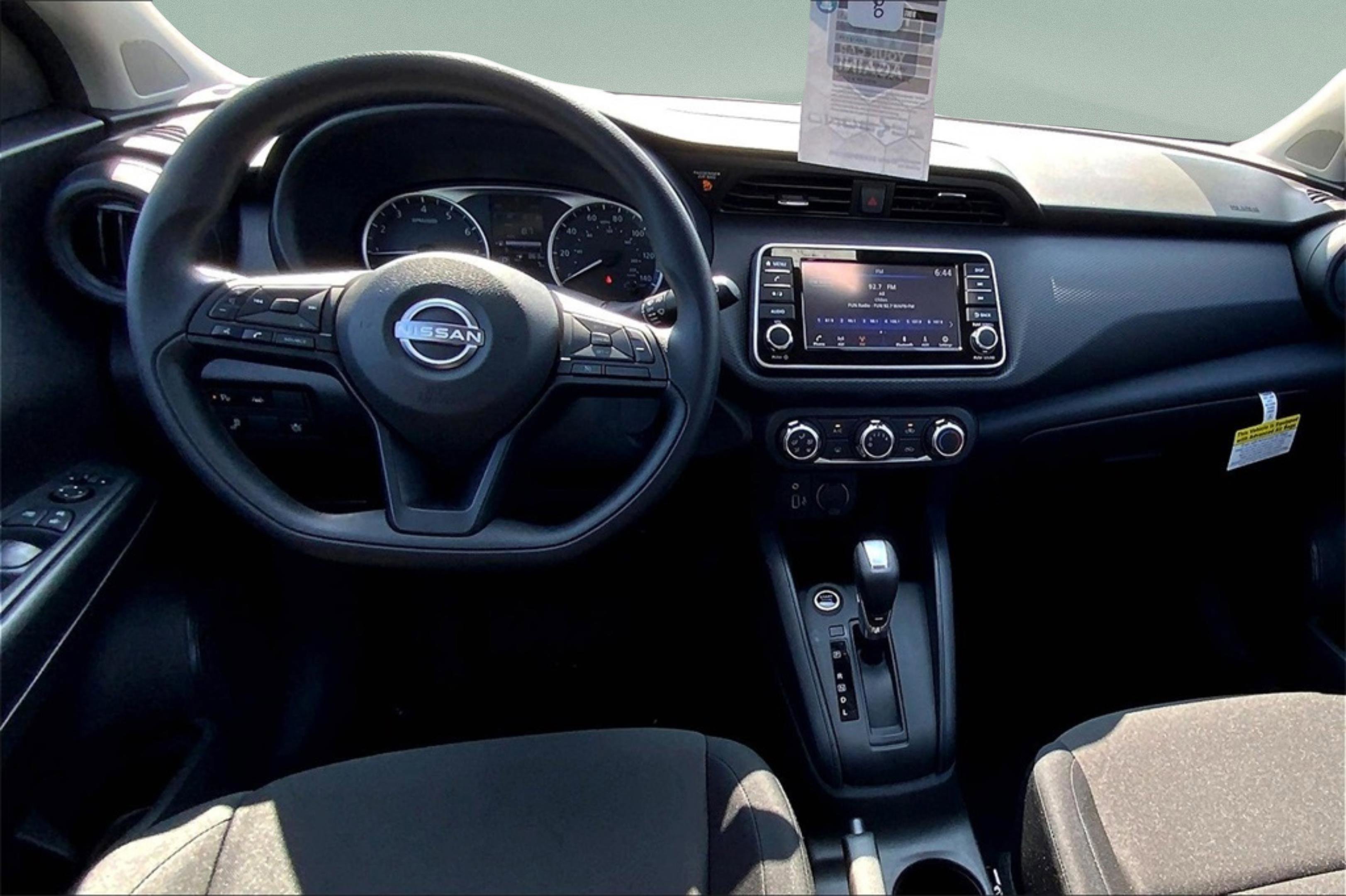 2025 Nissan KICKS PLAY Base - Photo 5