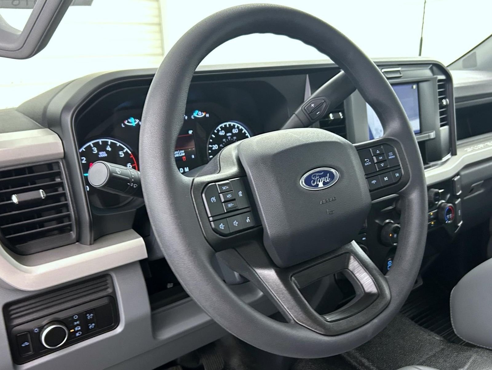 New 2026 Oxford White Ford XL image 11