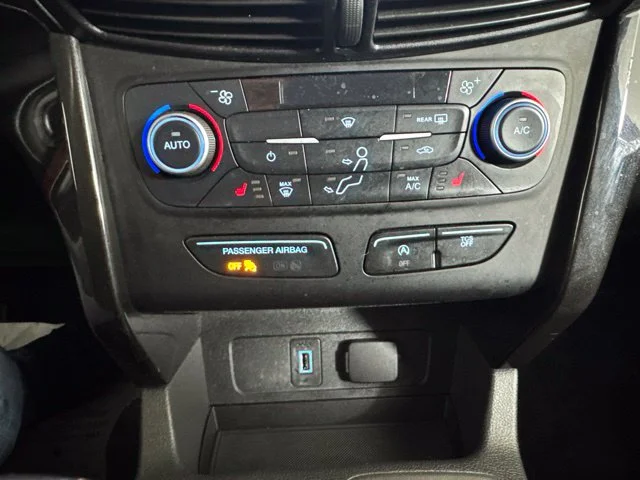 Used 2018 Gray Ford SE image 15