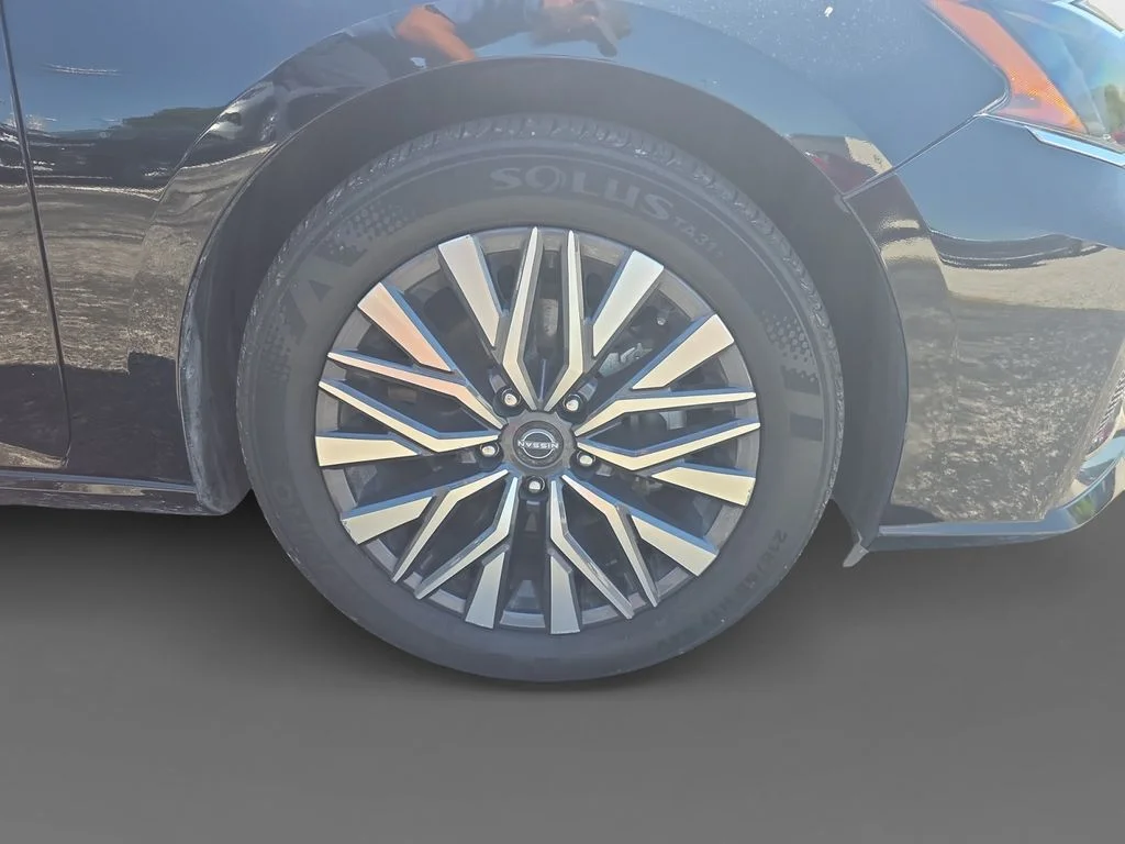 2025 Nissan Altima SV - Photo 10