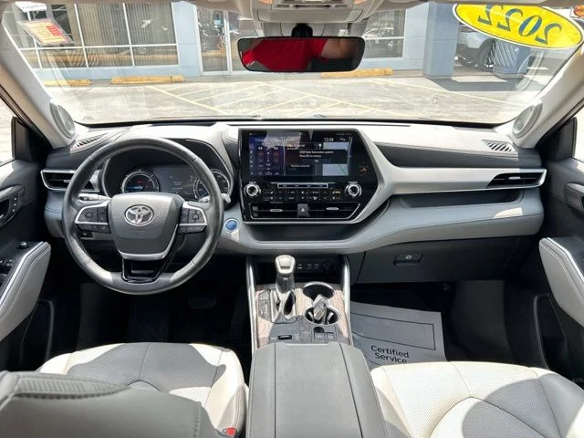 Used 2022 Gray Toyota Platinum image 26