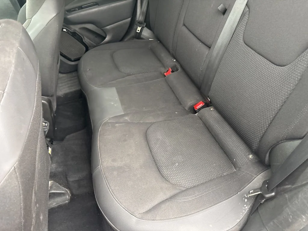 Used 2018 Blue Jeep Latitude image 36