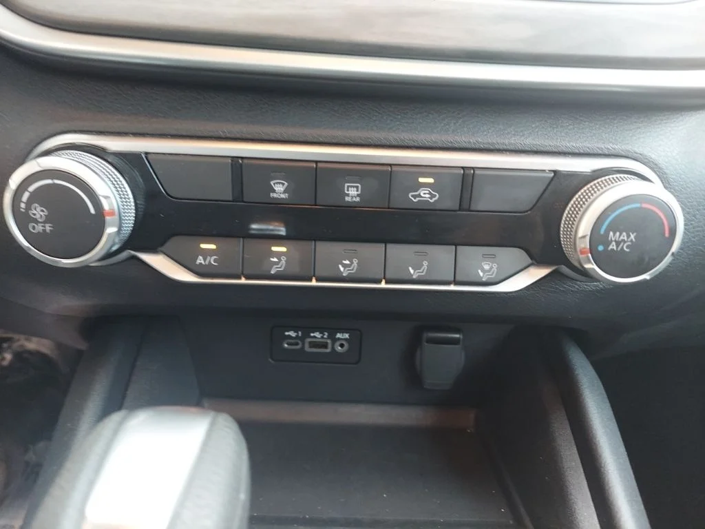 Used 2025 White Nissan 2.5 SV image 27