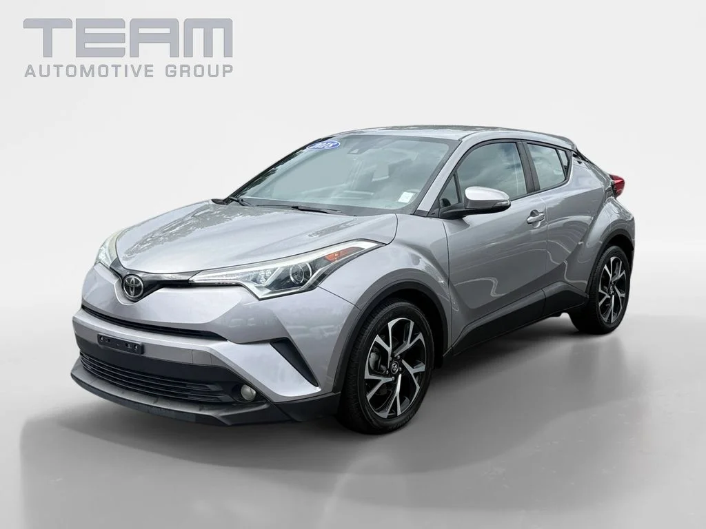 Used 2018 Silver Toyota XLE Premium image 3