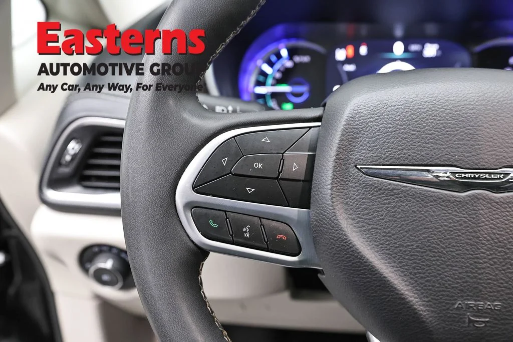Used 2023 Black Chrysler Limited image 15