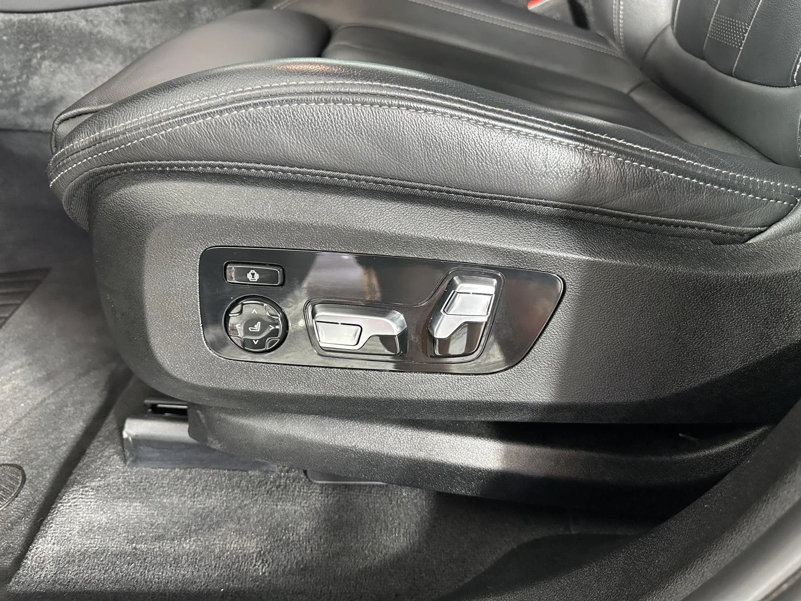 Used 2022 Mineral White Metallic BMW xDrive40i image 19