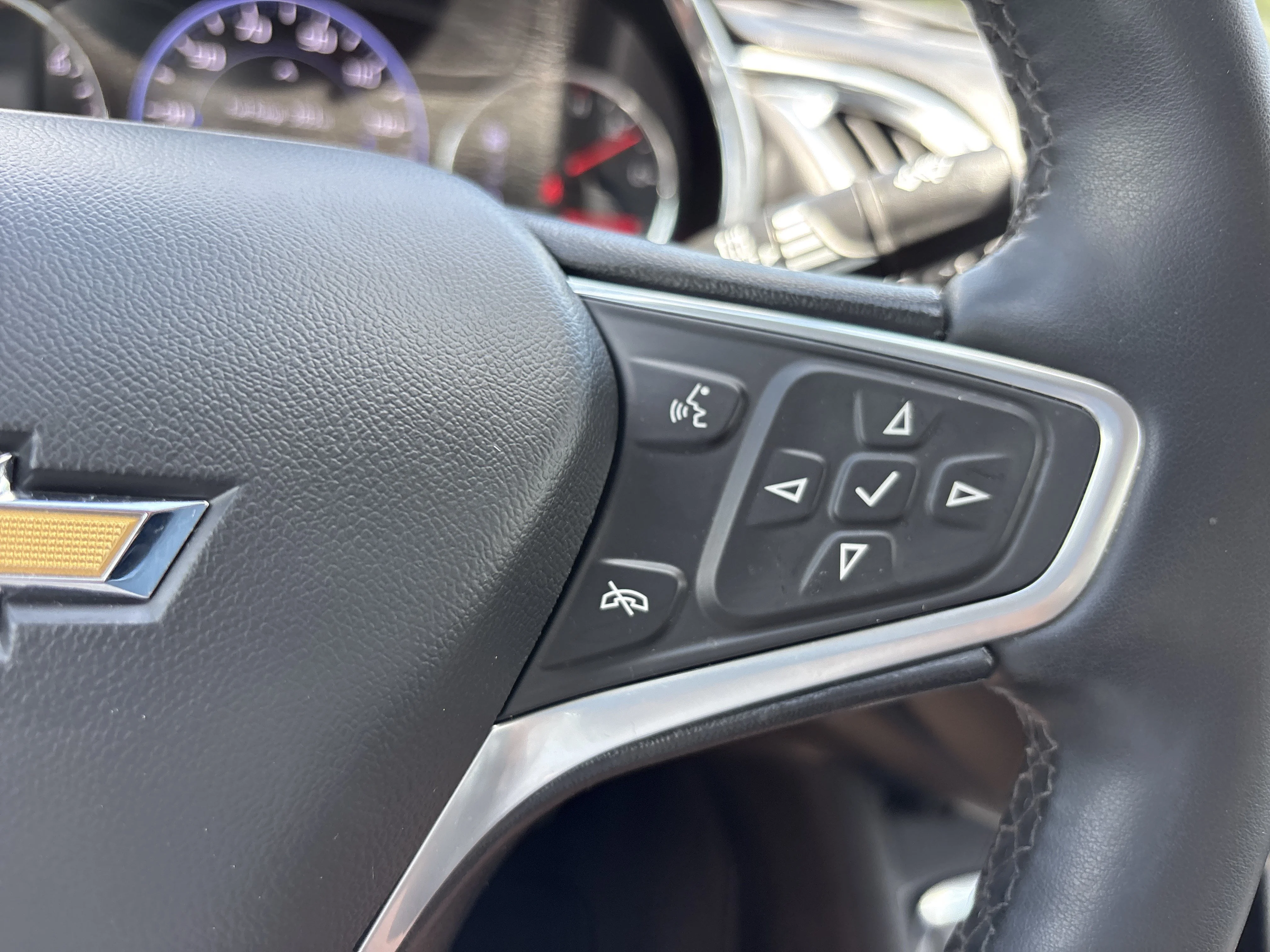 Used 2023 Summit White Chevrolet LT image 26