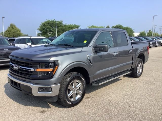 Used 2025 Carbon Gray Metallic Ford XLT image 1