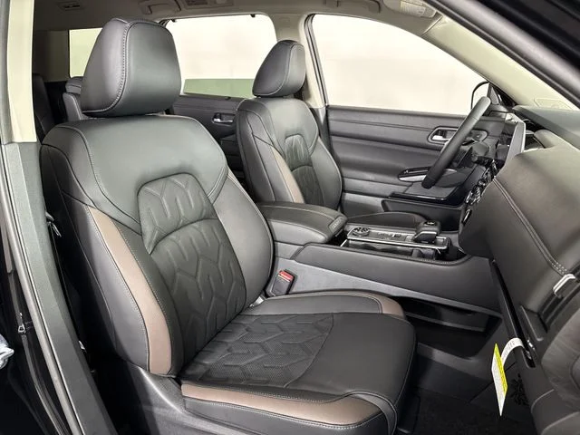 New 2026 Super Black Nissan Platinum image 25