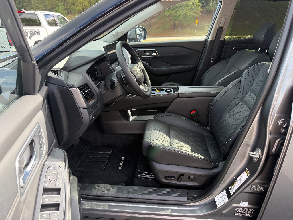 2026 Nissan Rogue Platinum - Photo 13
