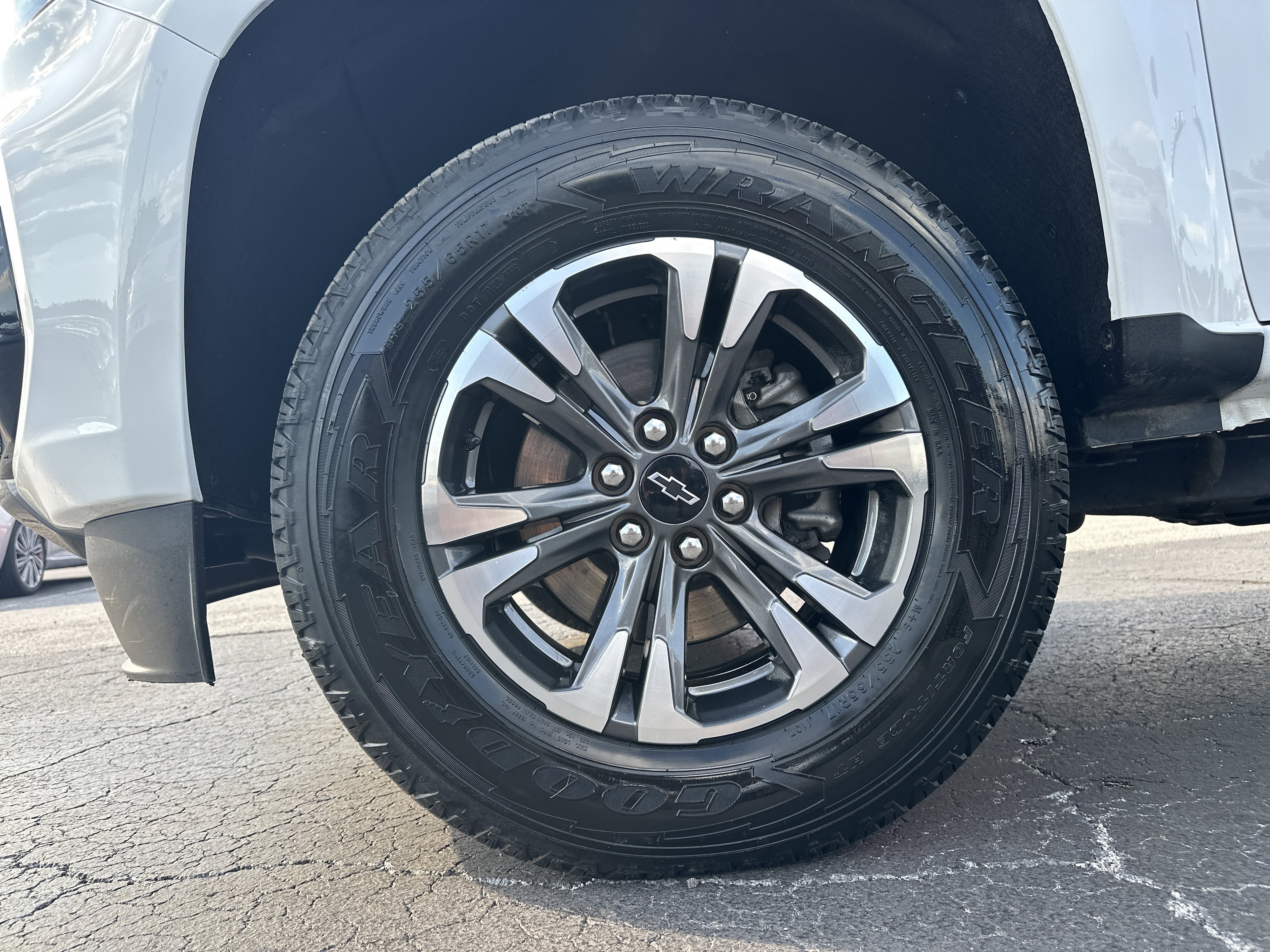 Used 2022 Summit White Chevrolet Z71 image 12