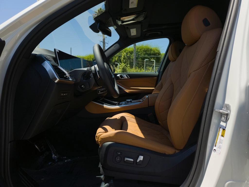 New 2026 Mineral White Metallic BMW sDrive40i image 8