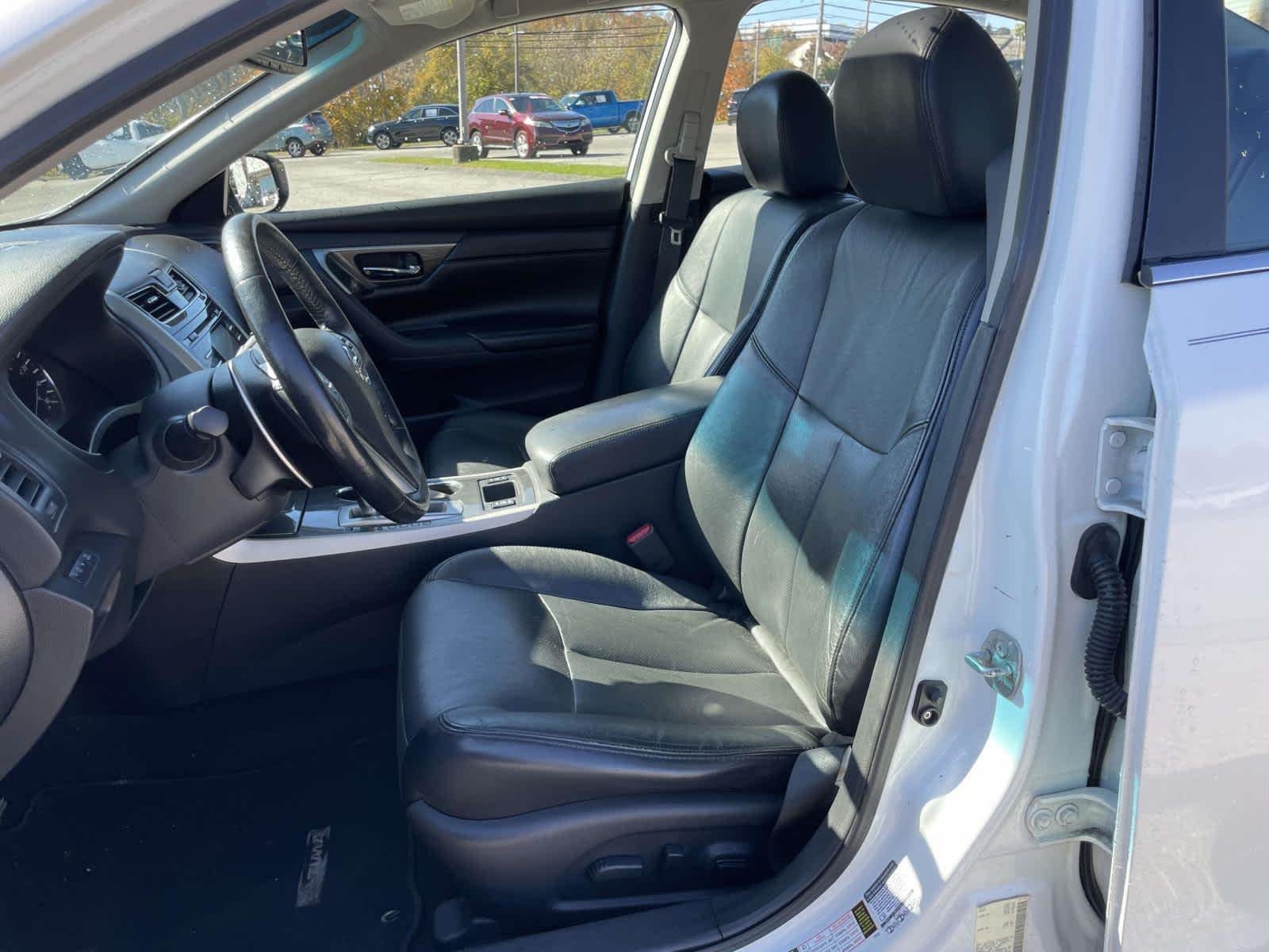 Used 2014 Pearl White Nissan 3.5 SL image 22
