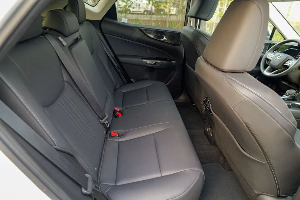 Used 2024 Eminent White Pearl Lexus 350 Premium image 31