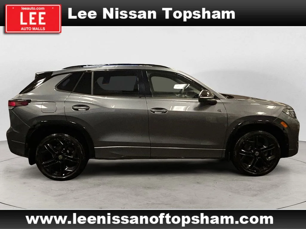 Used 2025 Gray Volkswagen SE R-Line Black image 7