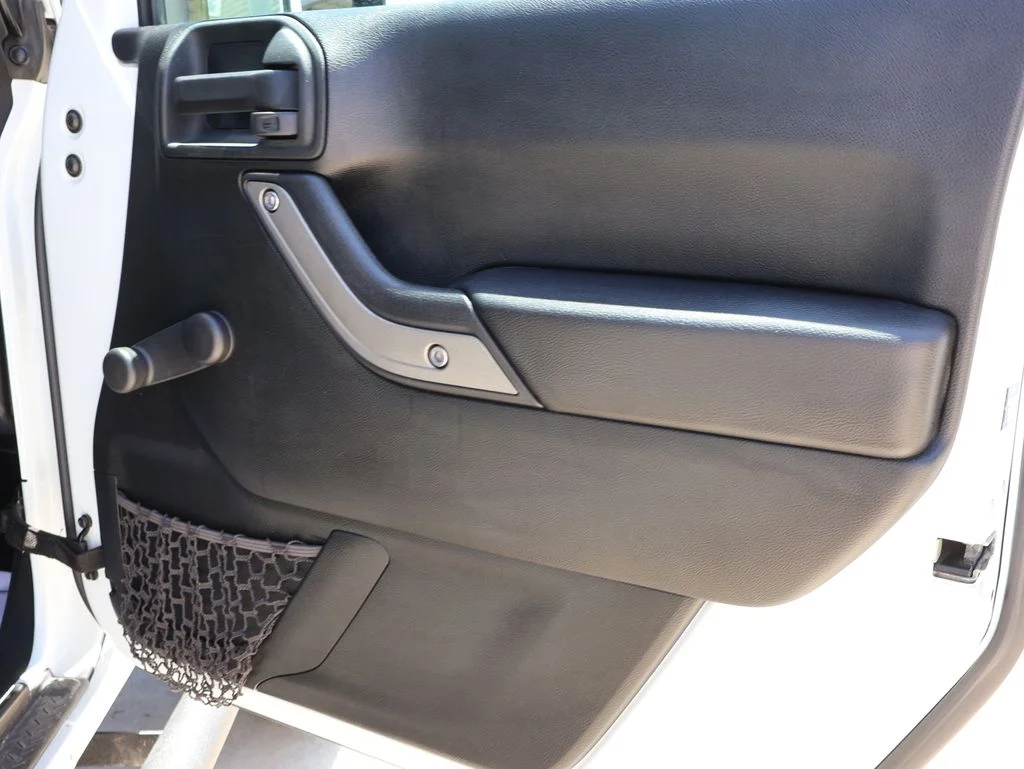 Used 2017 White Jeep Sport image 9