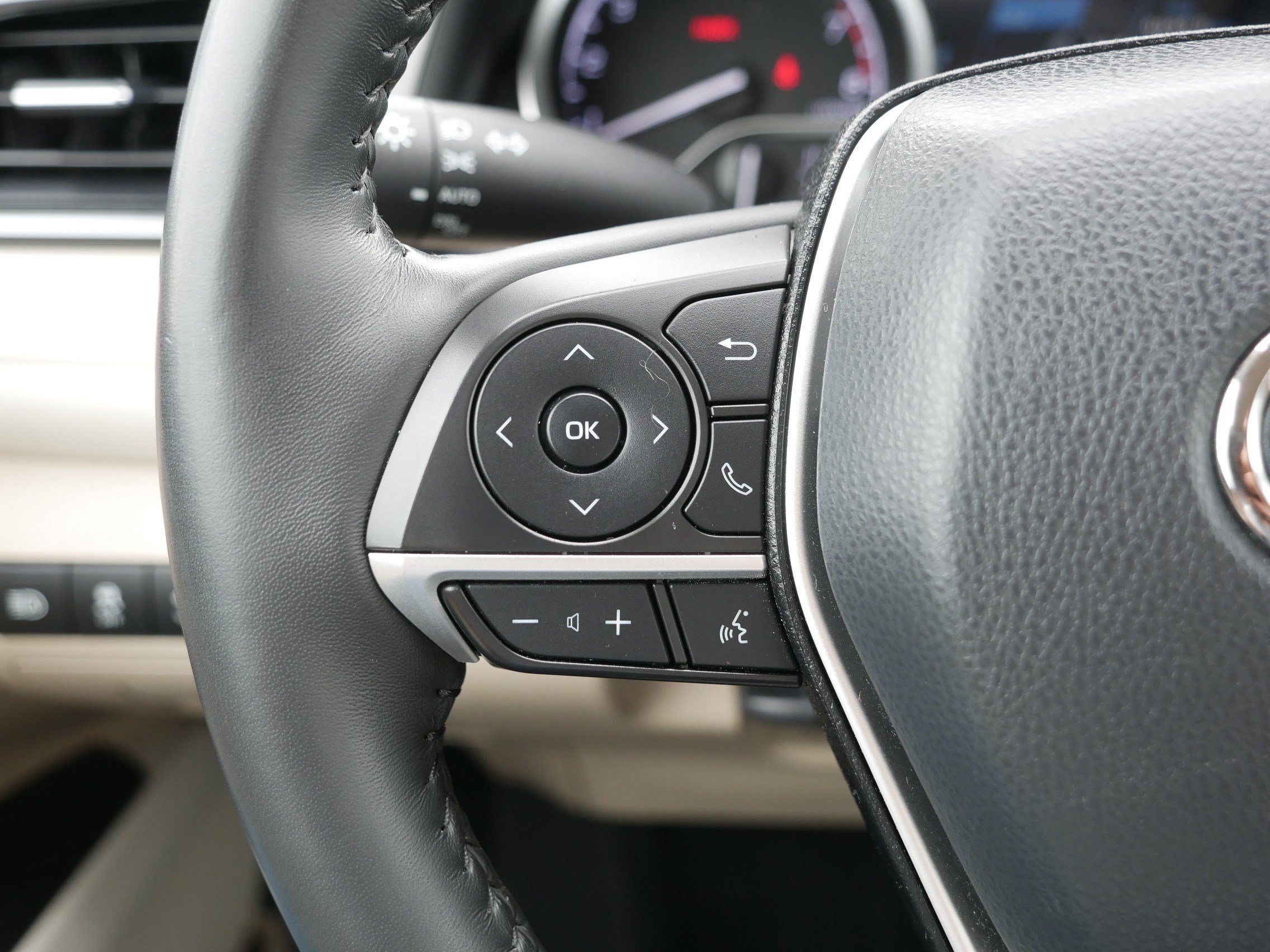 Used 2023 Wind Chill Pearl Toyota XLE image 31