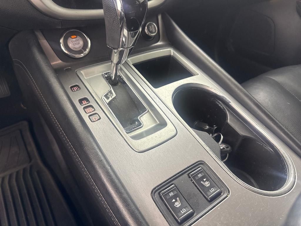 Used 2020 White Nissan SL image 37