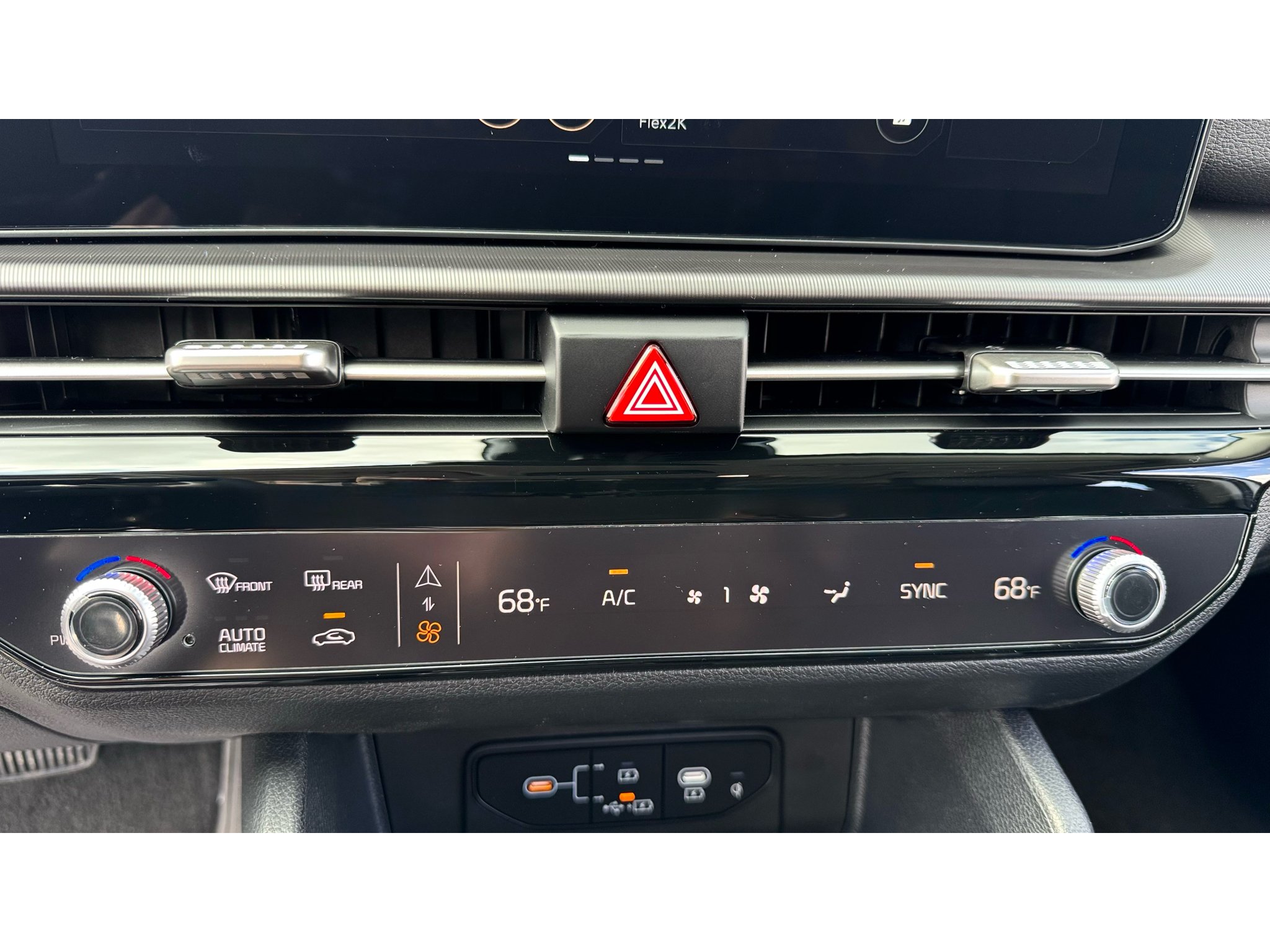 New 2027 Glacial White Pearl Kia SX Prestige image 21