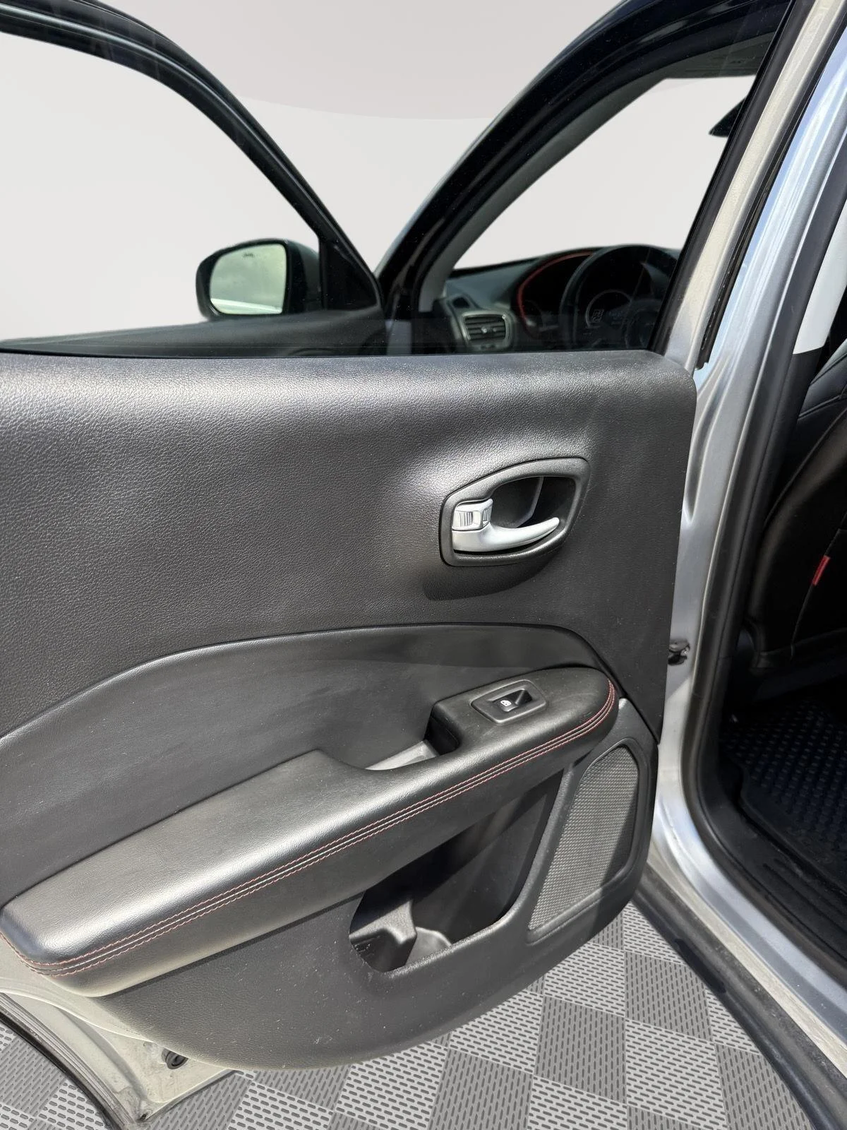 Used 2018 Billet Silver Metallic Clearcoat Jeep Trailhawk image 16