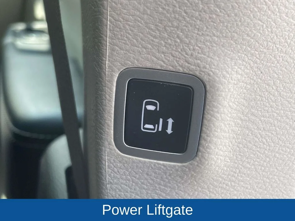 Used 2023 Black Chrysler Touring L image 19