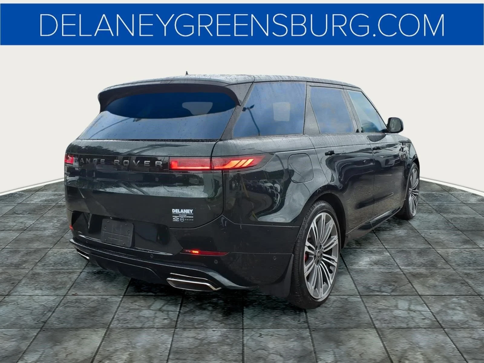 Used 2025 Green Land Rover Dynamic SE image 3