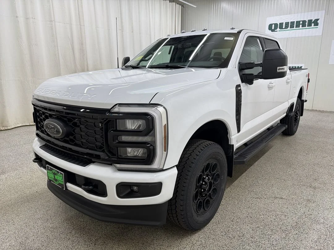 New 2026 Oxford White Ford F-250® XLT image 4