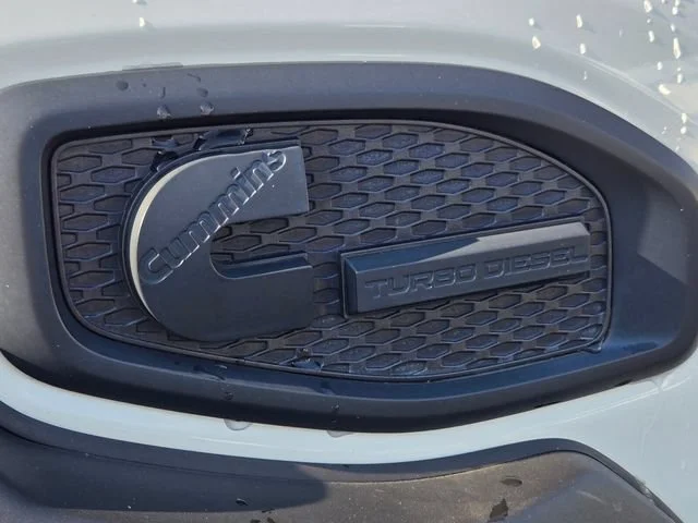 Used 2018 White Nissan SL image 26