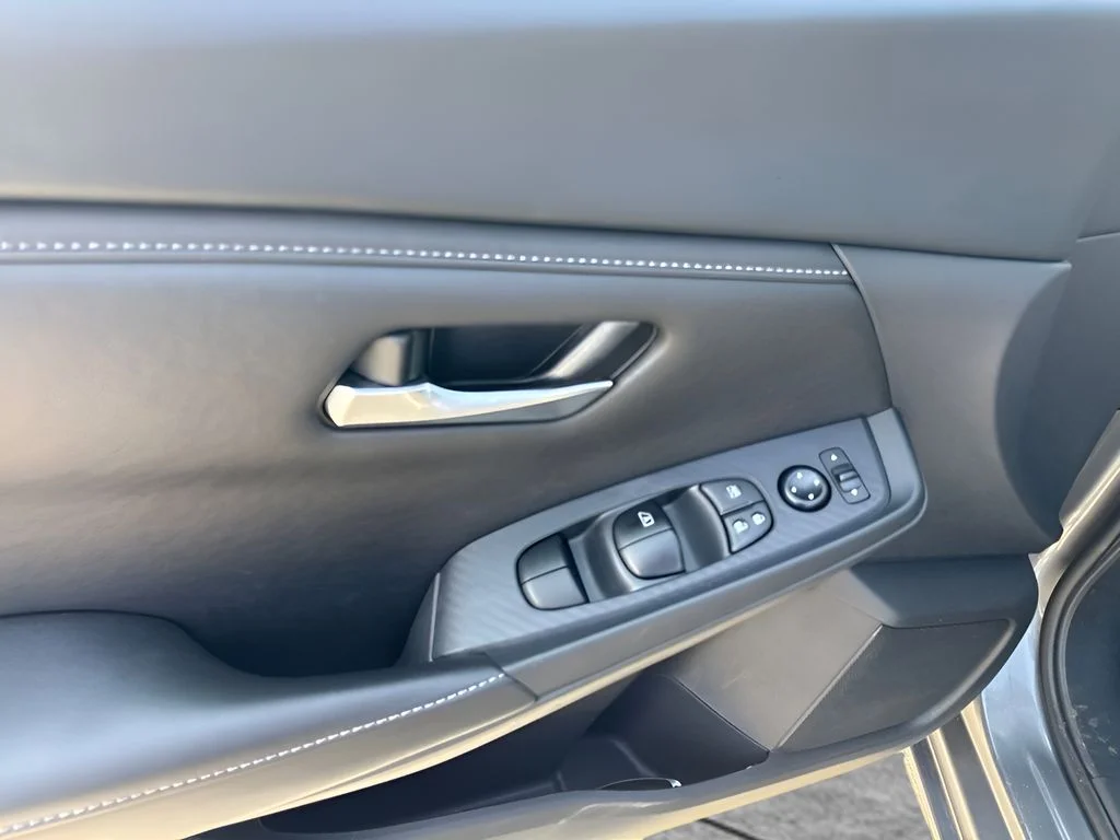 Used 2025 Gray Nissan SV image 17