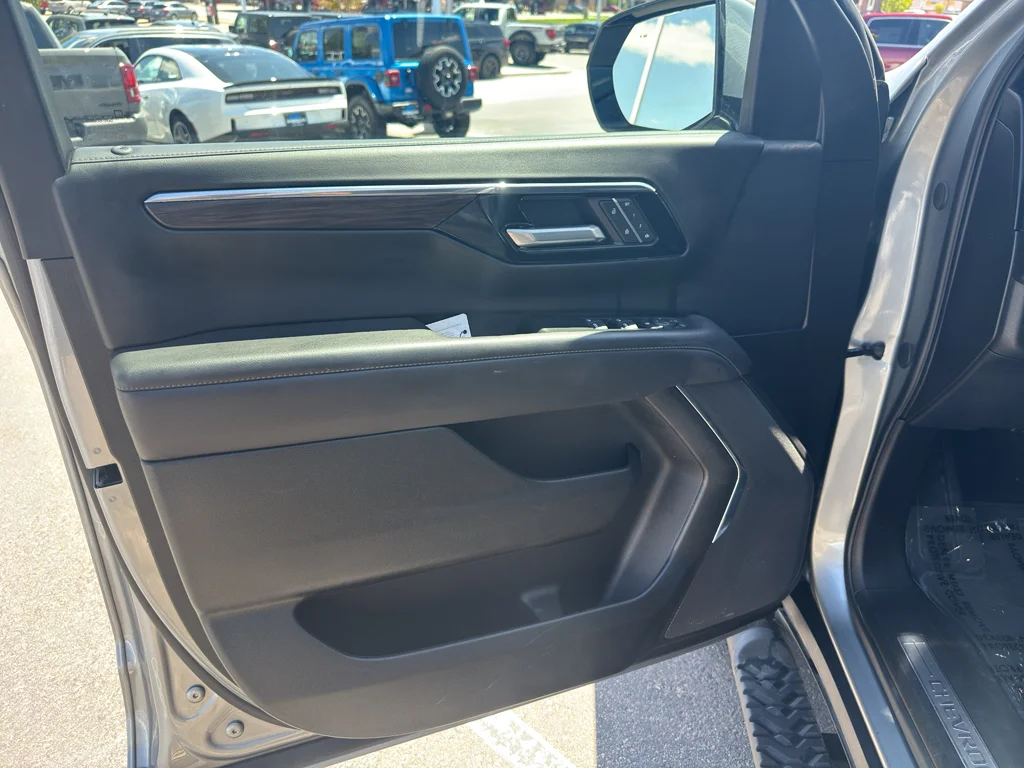 Used 2025 Gray Chevrolet Z71 image 23