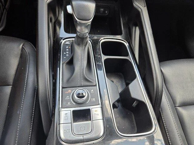 Used 2025 Dark Moss Kia S image 21