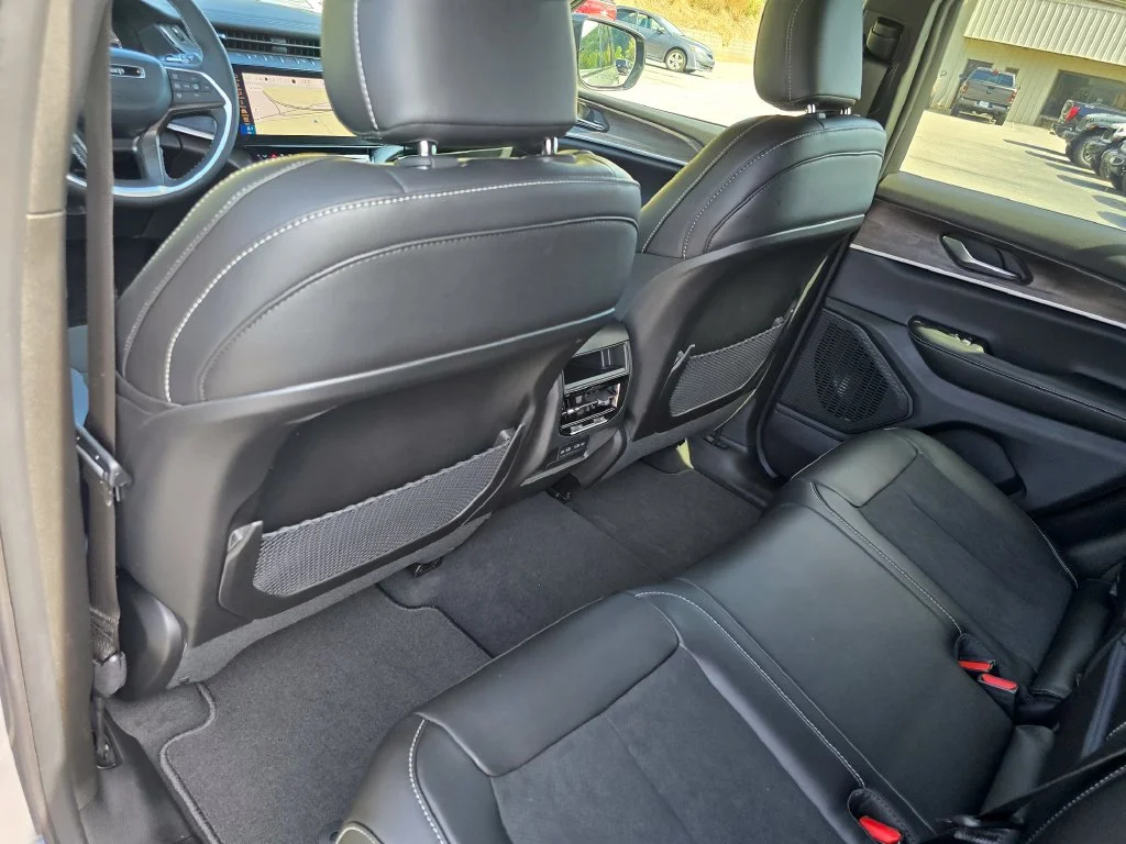 New 2027 Gray Jeep Laredo Altitude image 24