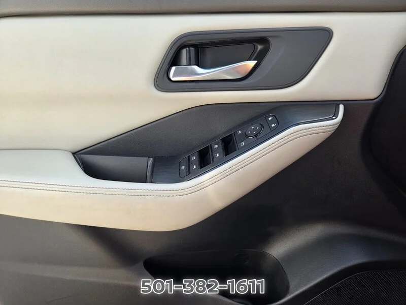 Used 2025 White Pearl NISSAN AWD SV image 32