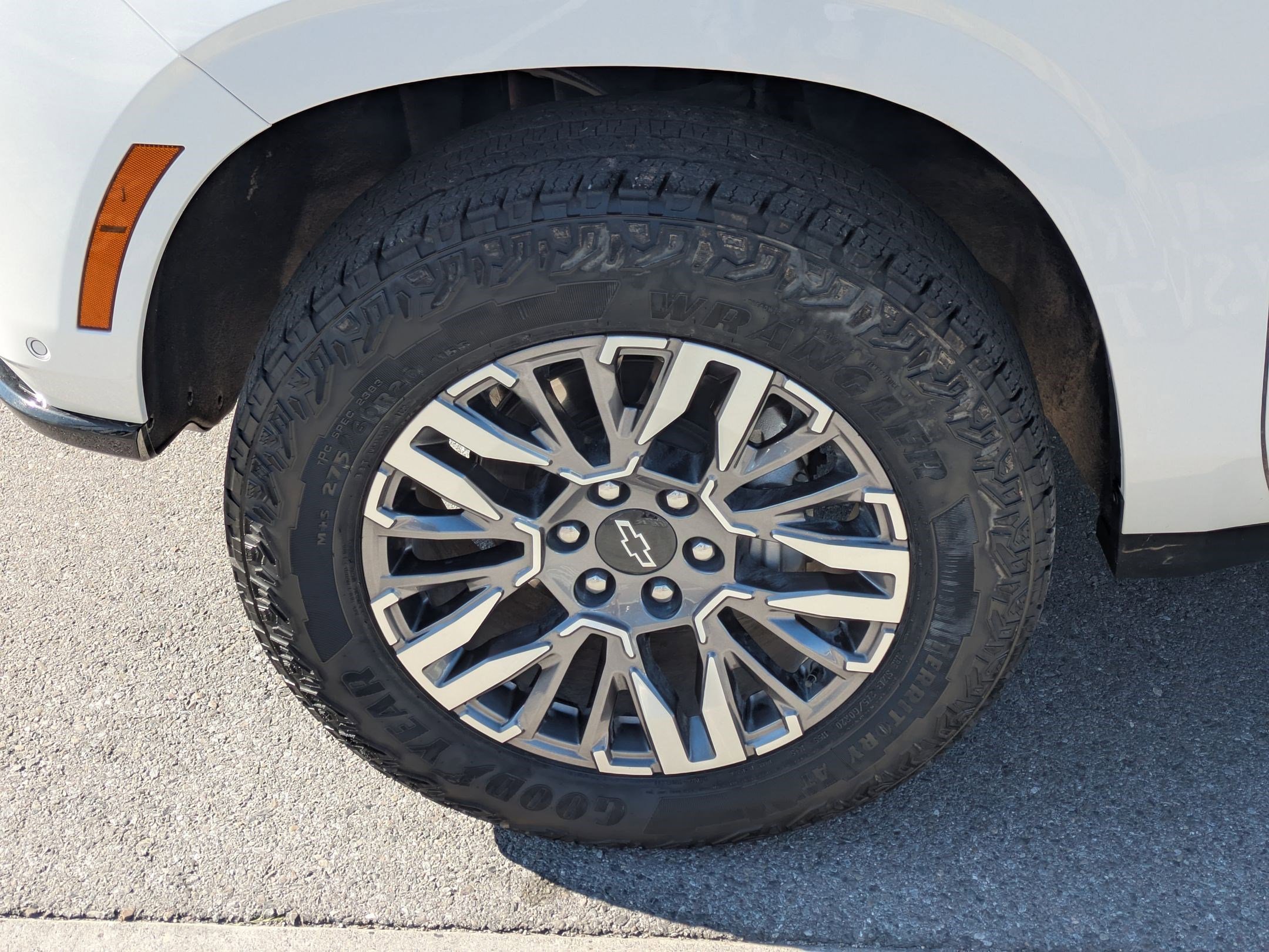 Used 2025 Iridescent Pearl Tricoat Chevrolet Z71 image 12