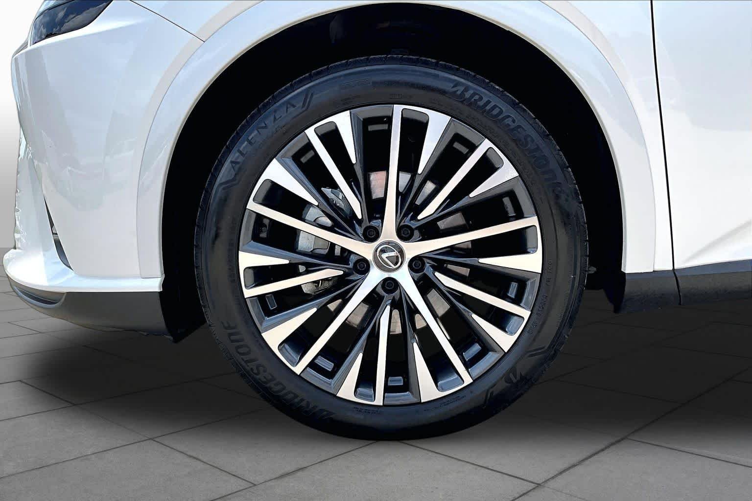 Used 2023 Eminent White Pearl Lexus Premium Plus image 11