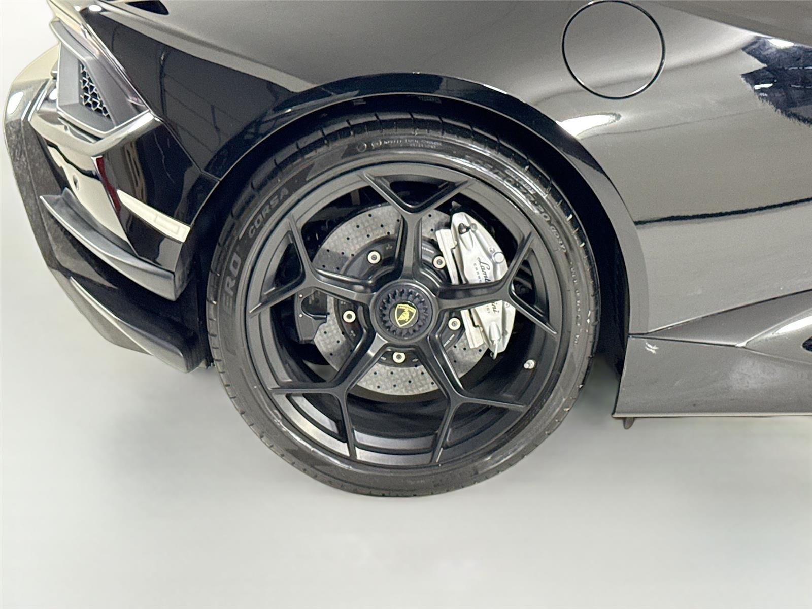 Used 2018 Nero Noctis Lamborghini Performante Spyder | Carbon Buckets | Branding Pkg image 39