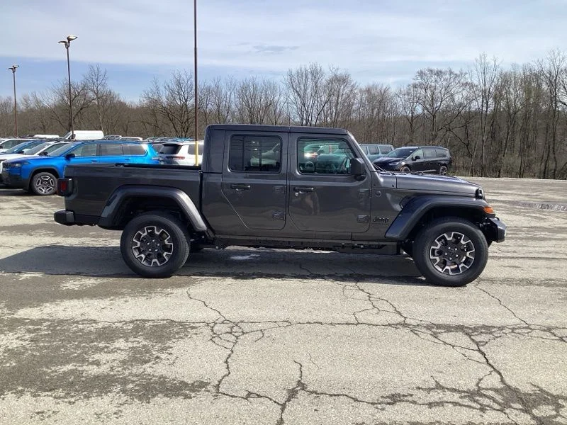 New 2026 Granite Crystal Metallic Clear-Coat Exterior Paint Jeep Sahara image 8