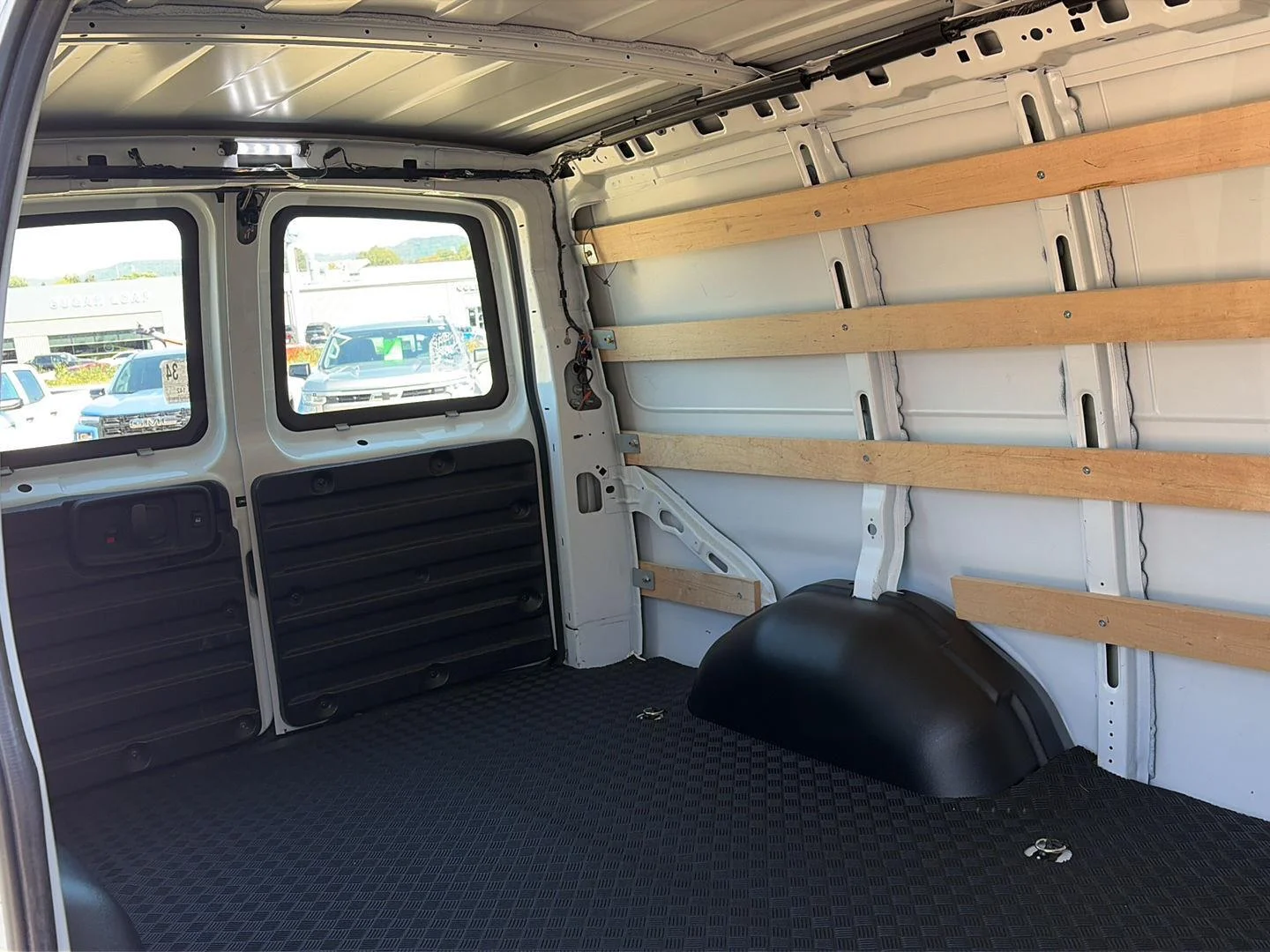 Used 2025 Summit White Chevrolet WT image 16