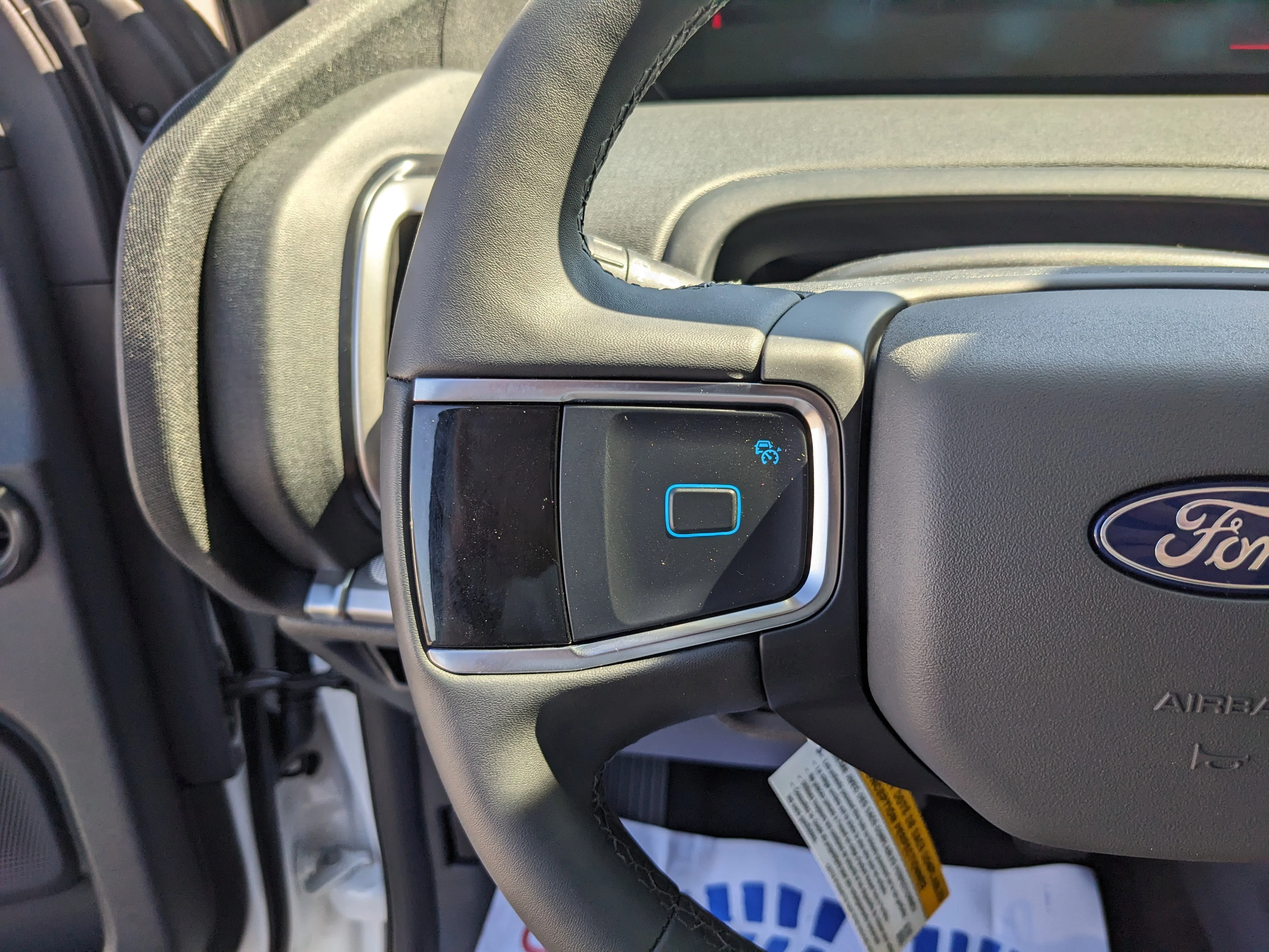 New 2025 Oxford White Ford Active MAX image 27