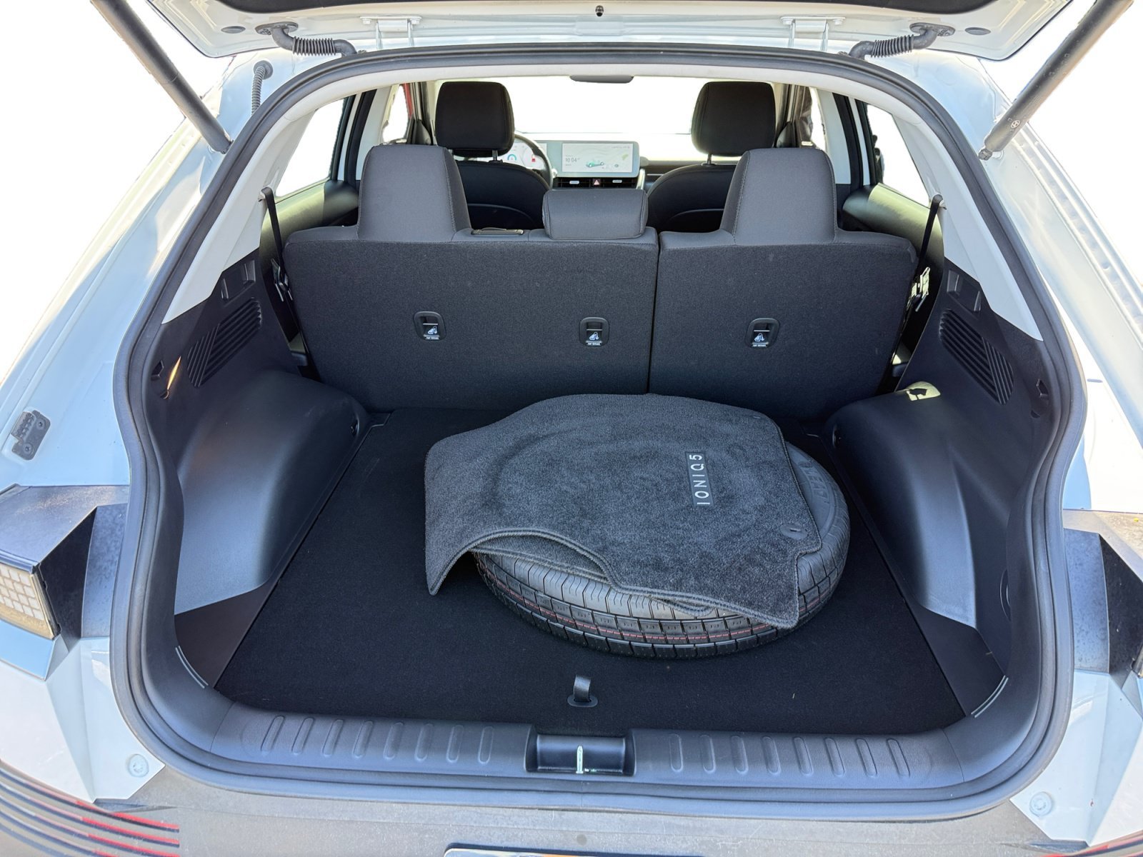 Used 2024 White Hyundai SEL image 17
