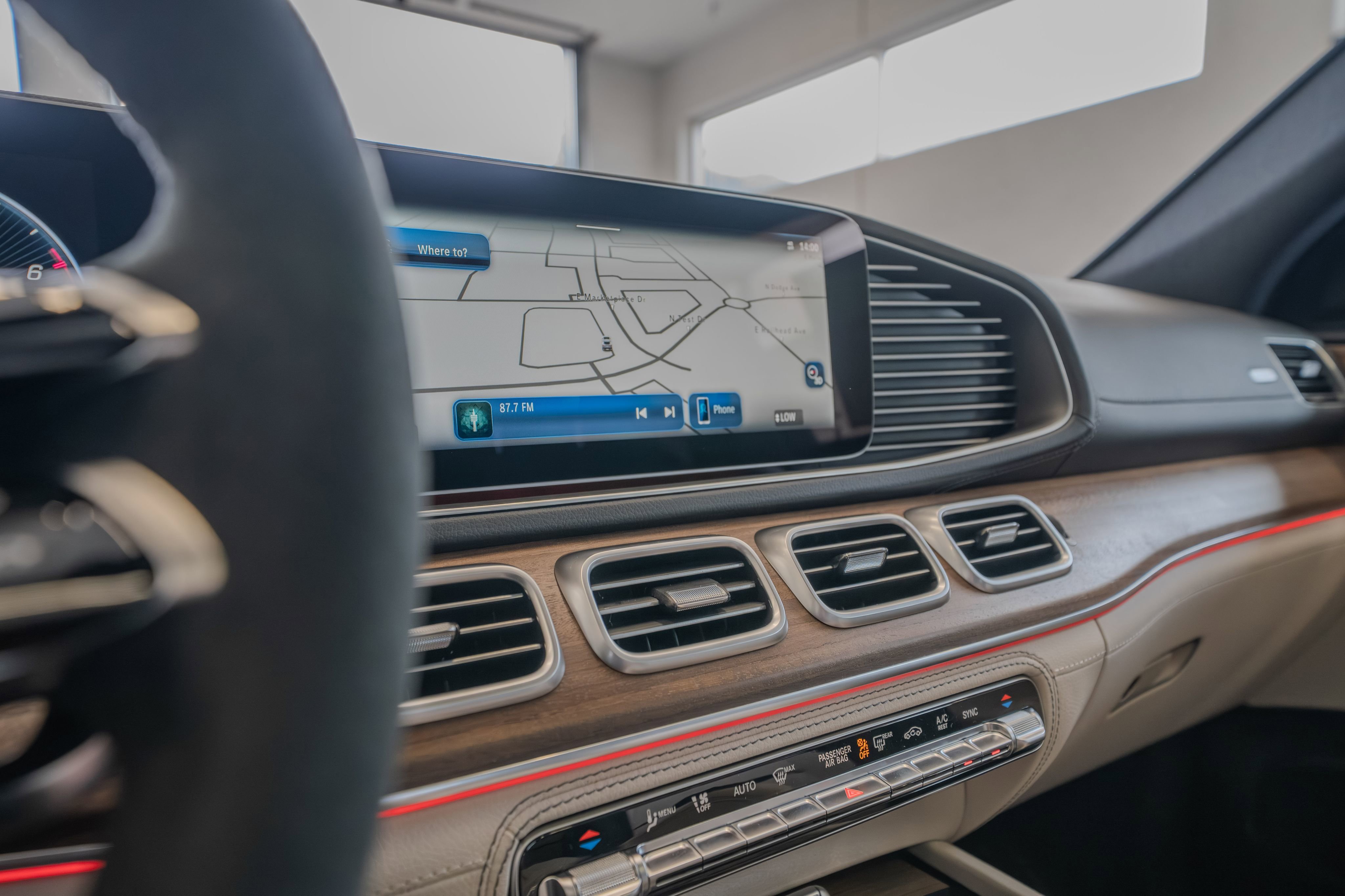 New 2026 MANUFAKTUR Moonlight White Metallic Mercedes-Benz GLE 53 AMG® image 66
