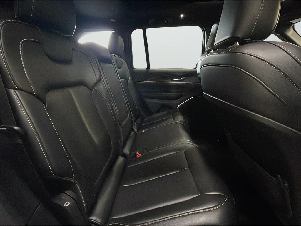 Used 2024 White Jeep 4xe image 25