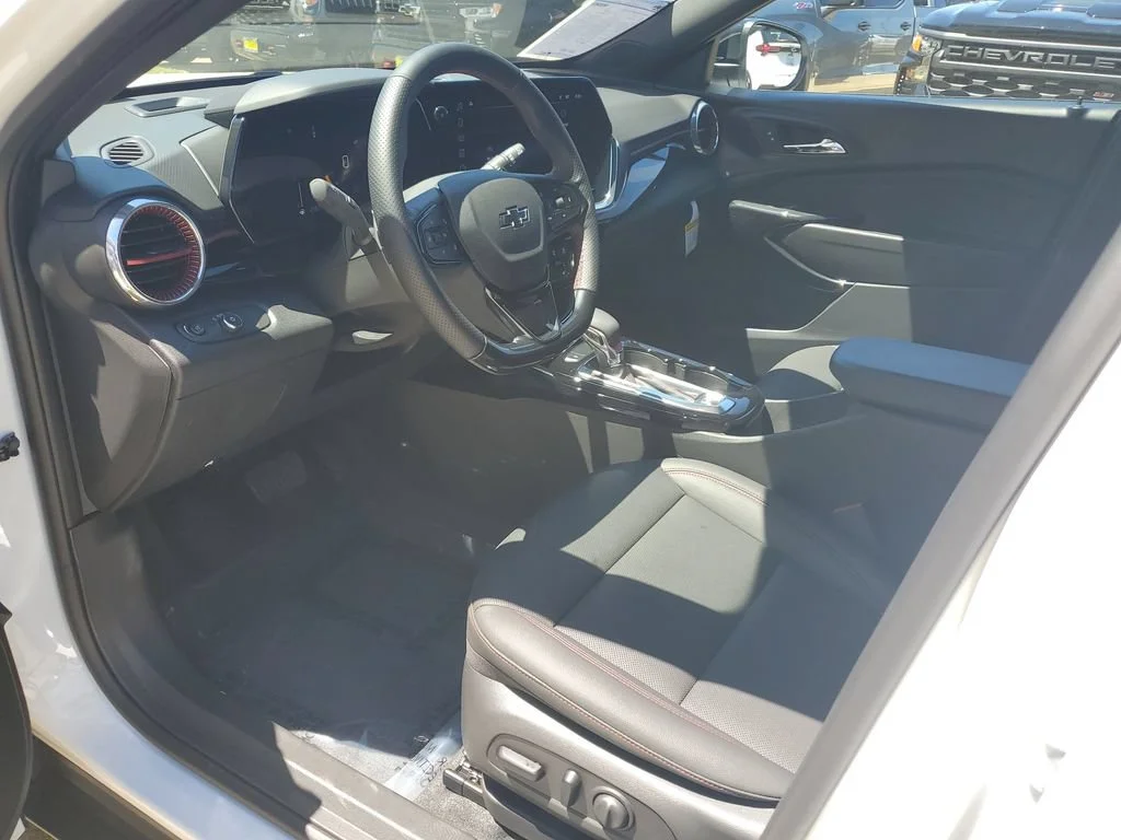 Used 2026 Summit White Chevrolet 2RS image 19