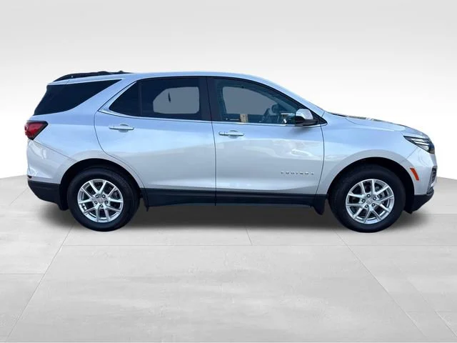 Used 2022 Silver Ice Metallic Chevrolet LT image 7