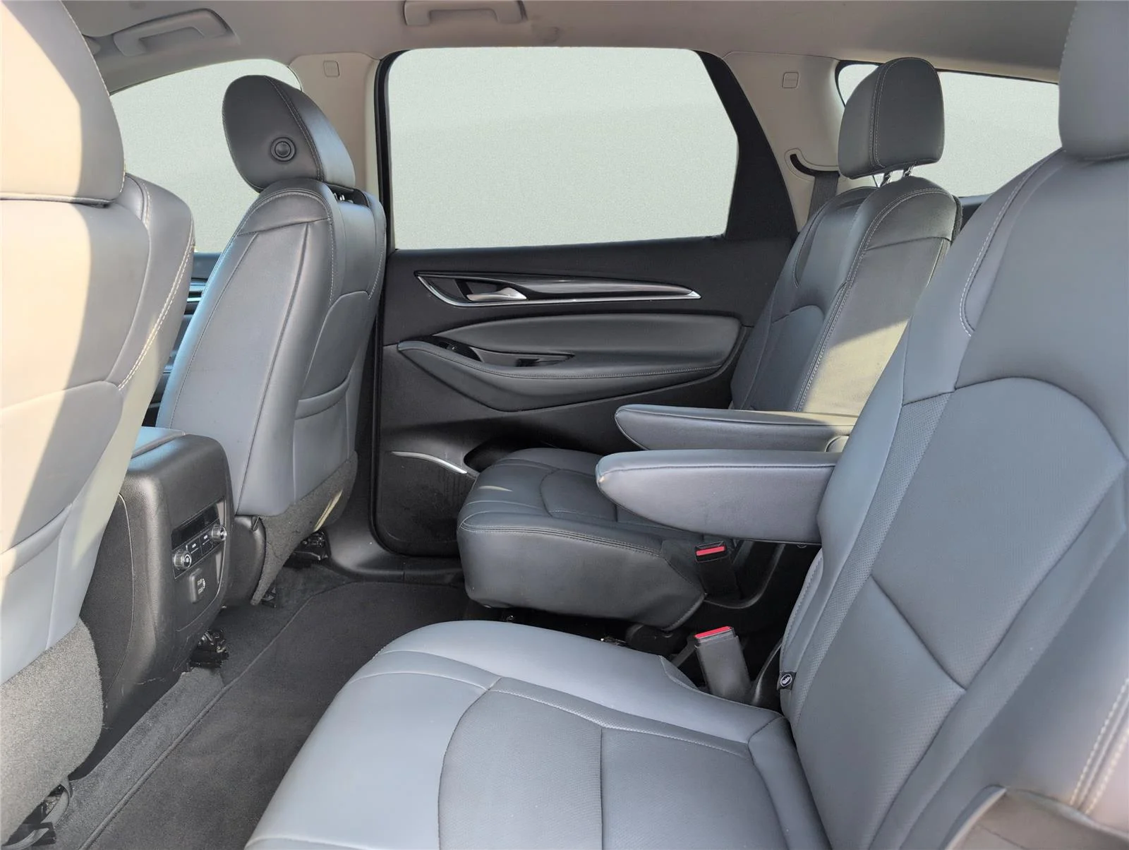 Used 2020 Summit White Buick Essence image 33